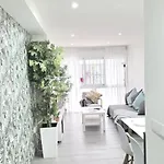 Lägenhet Modern Living Miramar Ii Elegant 3 Bedroom In Center Walking Distance To The Trainstation And The Beaches By Namaste Elite *