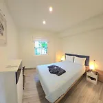 Lägenhet Modern Living Miramar Ii Elegant 3 Bedroom In Center Walking Distance To The Trainstation And The Beaches By Namaste Elite