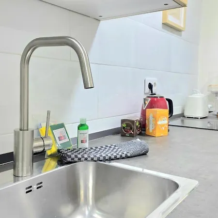 Lägenhet Modern Living Miramar Ii Elegant 3 Bedroom In Center Walking Distance To The Trainstation And The Beaches By Namaste Elite