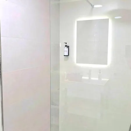 Apartamento Modern Living Miramar Ii Elegant 3 Bedroom In Center Walking Distance To The Trainstation And The Beaches By Namaste Elite *