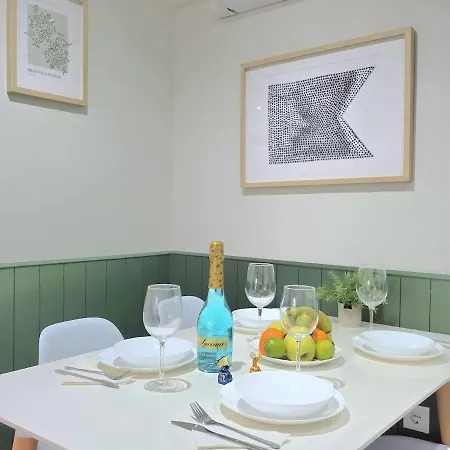 Διαμέρισμα Modern Living Miramar Ii Elegant 3 Bedroom In Center Walking Distance To The Trainstation And The Beaches By Namaste Elite Τορρεμολίνος