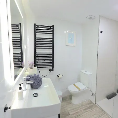 Daire Modern Living Miramar Ii Elegant 3 Bedroom In Center Walking Distance To The Trainstation And The Beaches By Namaste Elite Torremolinos