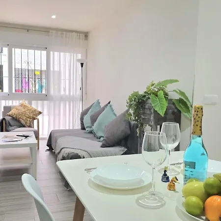 Modern Living Miramar Ii Elegant 3 Bedroom In Center Walking Distance To The Trainstation And The Beaches By Namaste Elite Διαμέρισμα Τορρεμολίνος