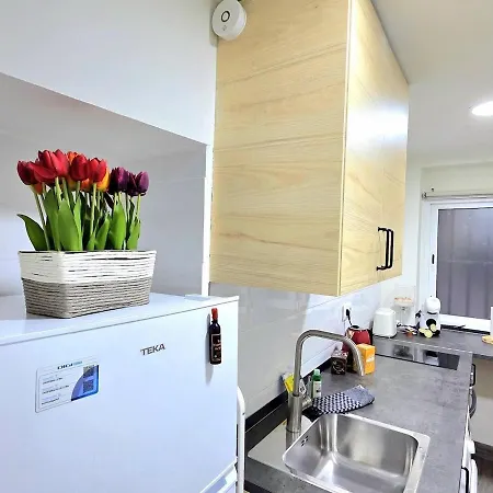 Διαμέρισμα Modern Living Miramar Ii Elegant 3 Bedroom In Center Walking Distance To The Trainstation And The Beaches By Namaste Elite Τορρεμολίνος