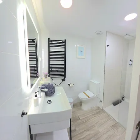 Modern Living Miramar Ii Elegant 3 Bedroom In Center Walking Distance To The Trainstation And The Beaches By Namaste Elite Διαμέρισμα