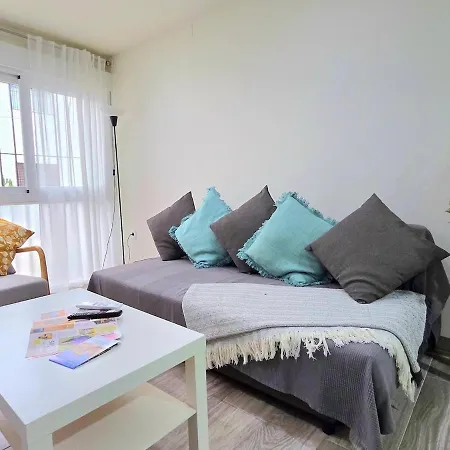 شقة Modern Living Miramar Ii Elegant 3 Bedroom In Center Walking Distance To The Trainstation And The Beaches By Namaste Elite توريمولينوس